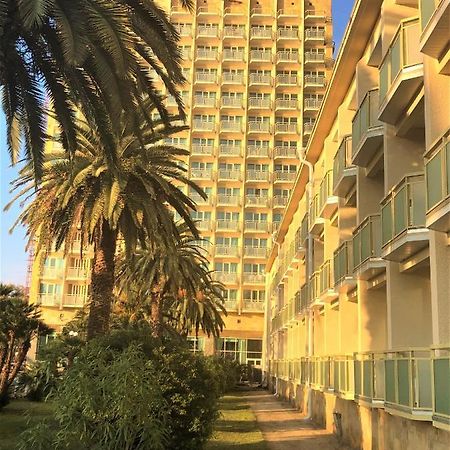 Amza Park Hotel Gagry Eksteriør bilde