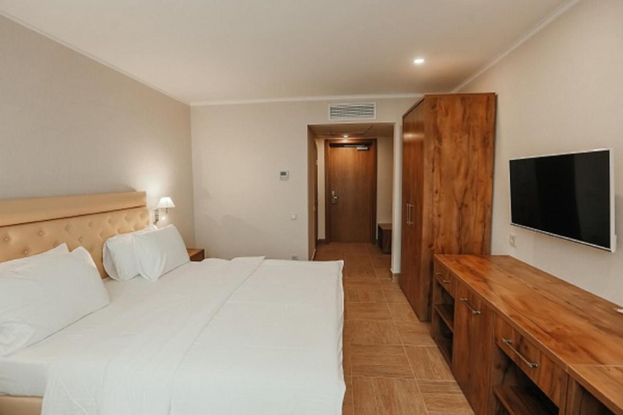 Amza Park Hotel Gagry Eksteriør bilde