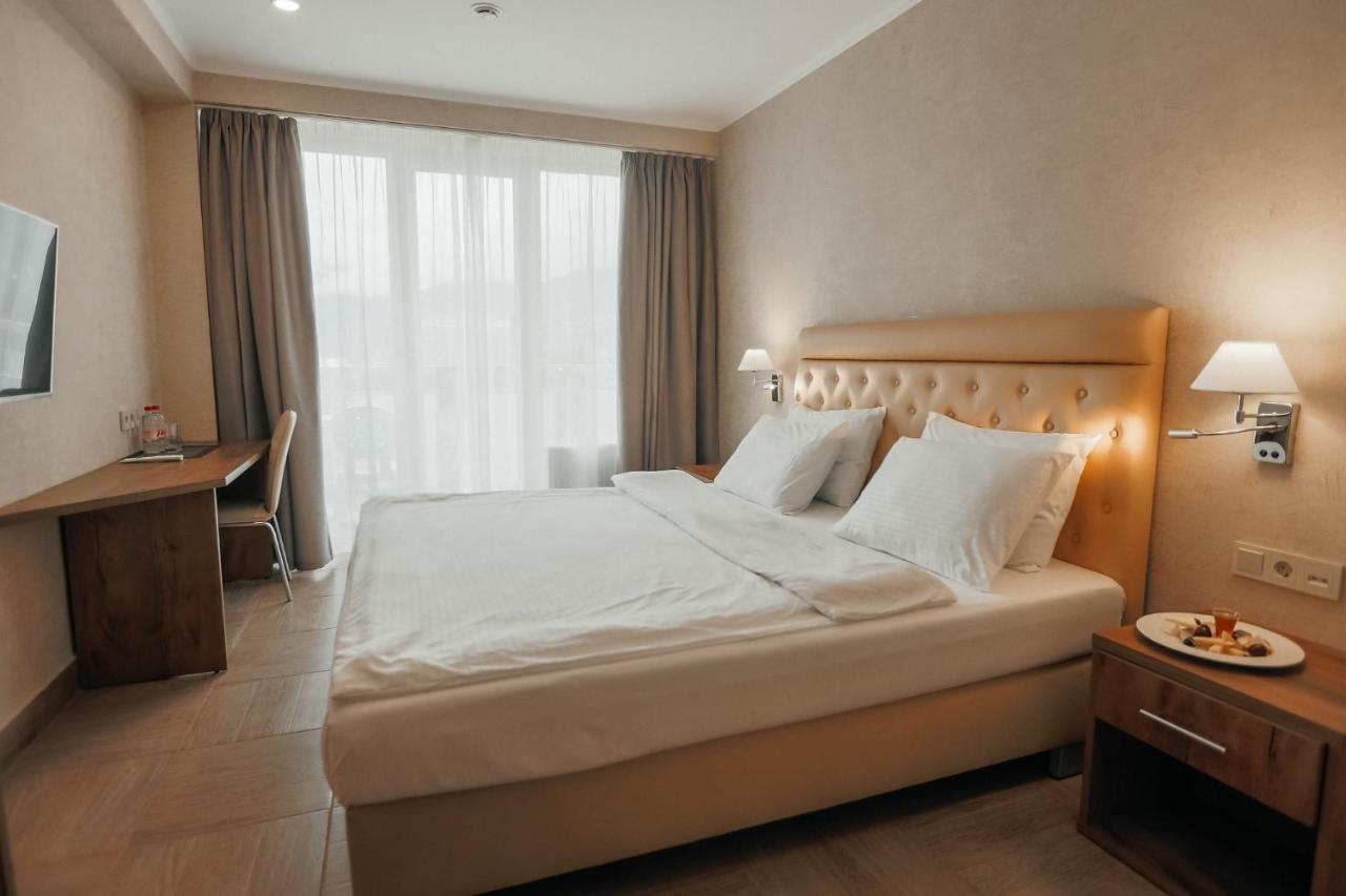 Amza Park Hotel Gagry Eksteriør bilde