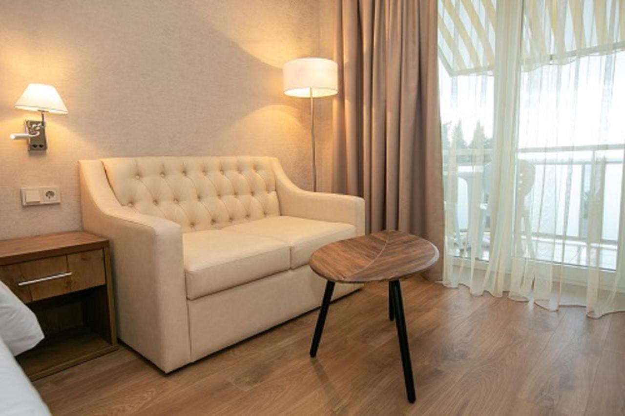Amza Park Hotel Gagry Eksteriør bilde