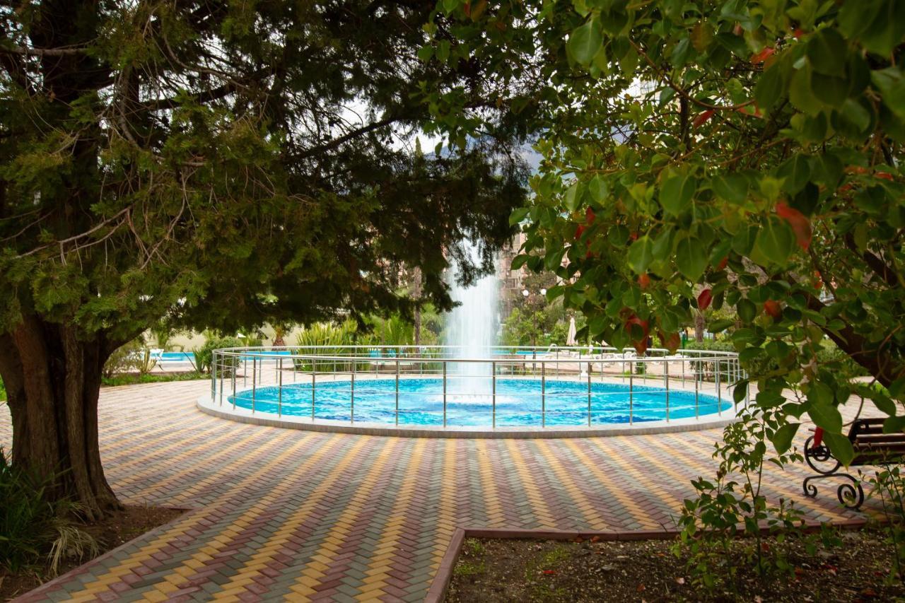 Amza Park Hotel Gagry Eksteriør bilde